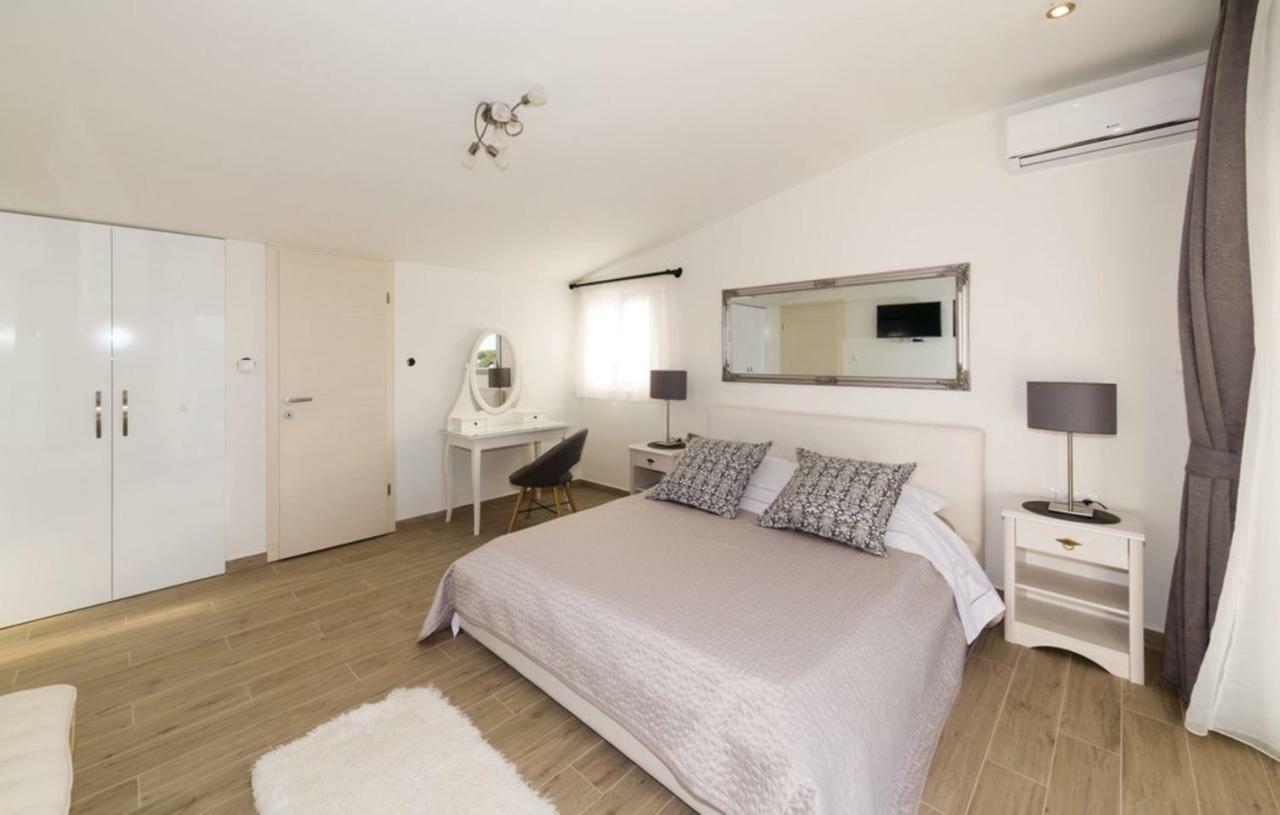 Luxury Villa Vela Rina 小德尔韦尼克岛 外观 照片